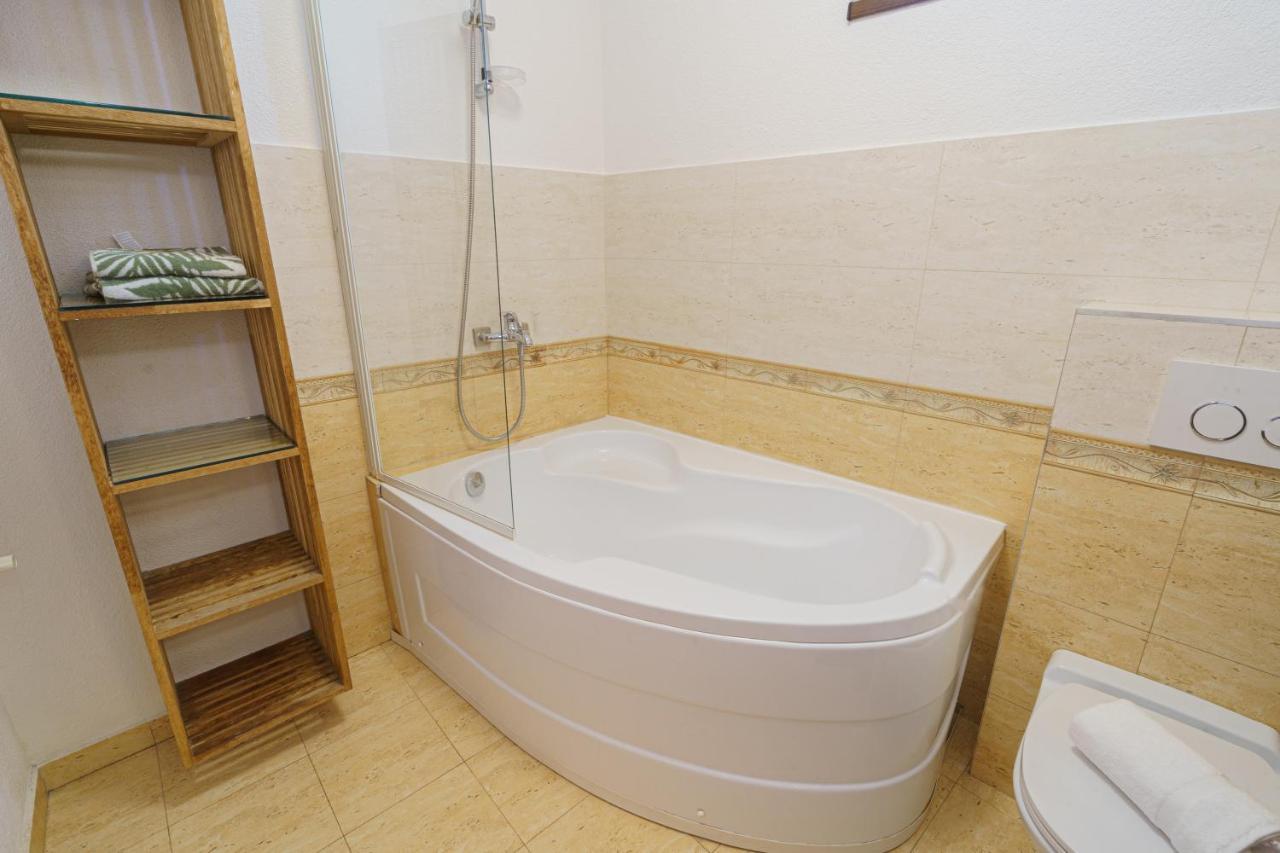 5* Mansion In City Center Cluj-Napoca Esterno foto