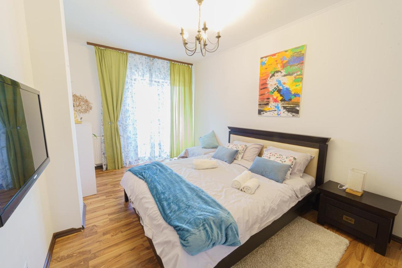 5* Mansion In City Center Cluj-Napoca Esterno foto