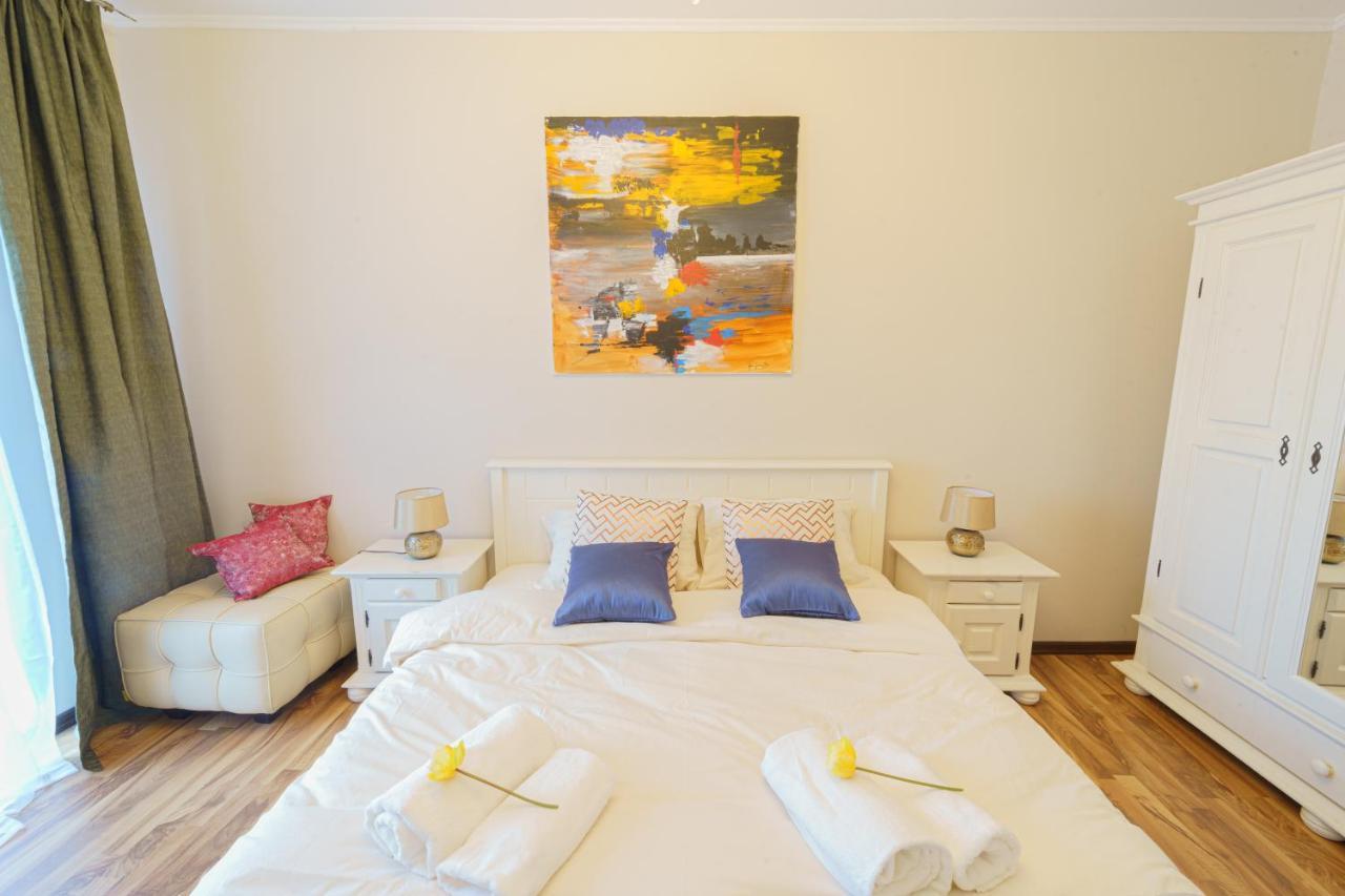 5* Mansion In City Center Cluj-Napoca Esterno foto