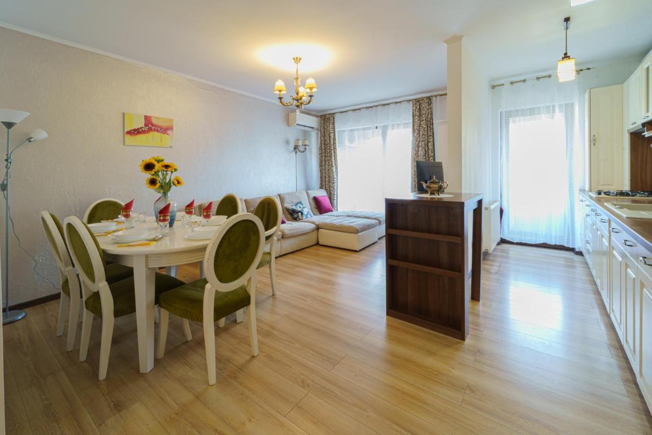 5* Mansion In City Center Cluj-Napoca Esterno foto